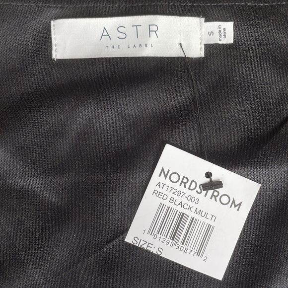 NWT ASTR THE LABEL Red Floral Cropped Blouse size S - Picture 2 of 8